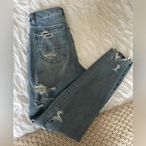 American eagle ripped jeans size 2 regular